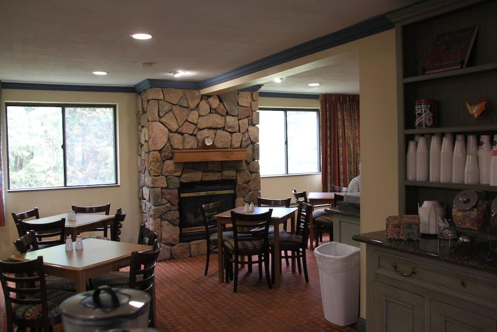 Quality Inn Cortland - University Area Экстерьер фото